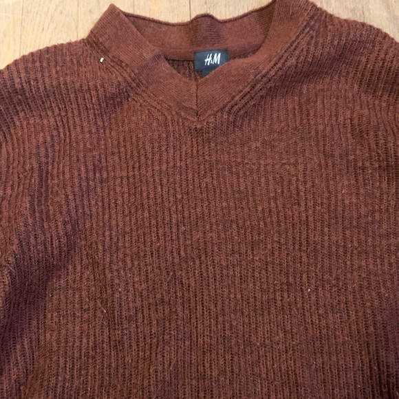 H&M V-Neck Boyfriend Sweater - Picture 3 of 3